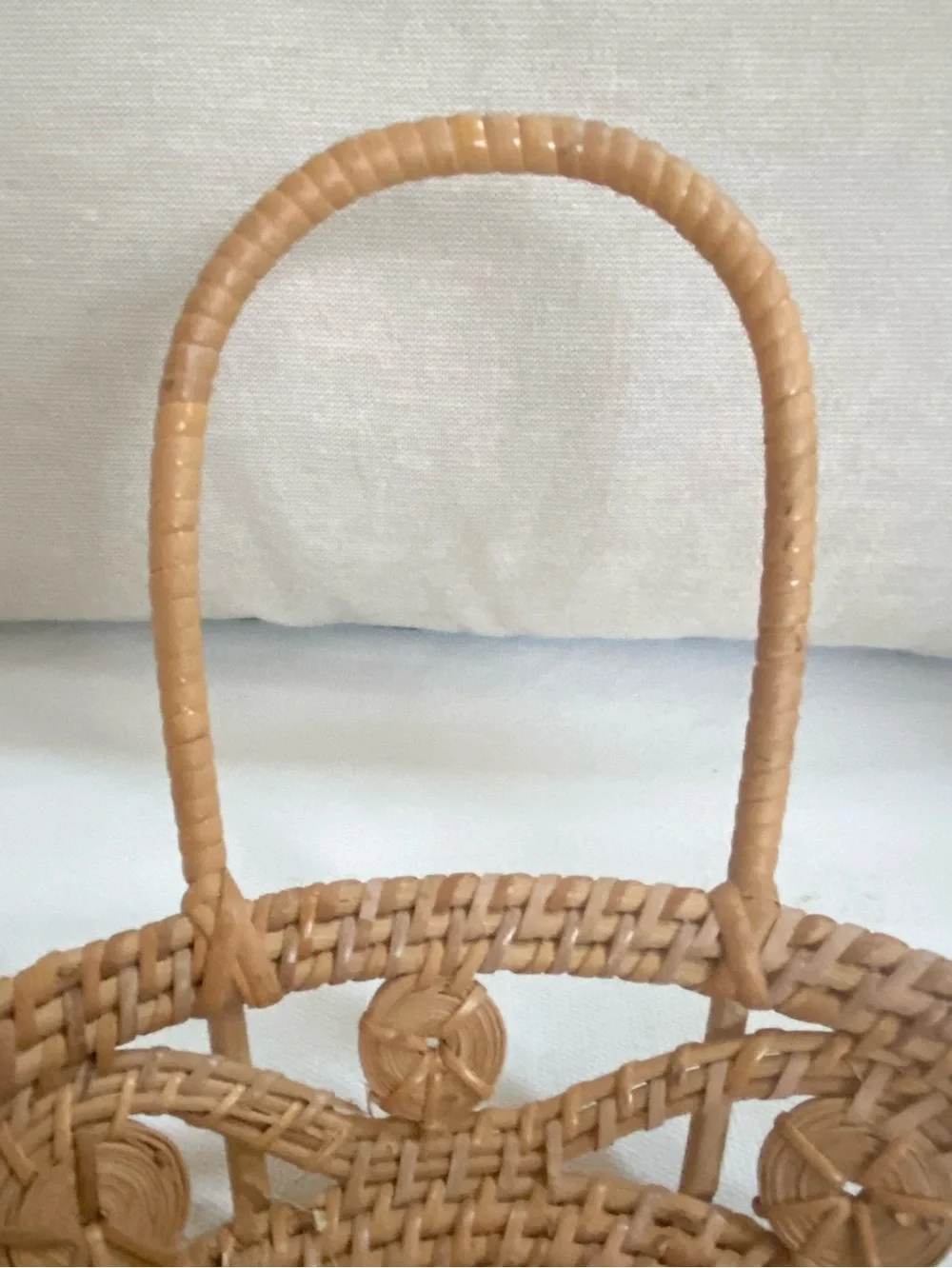 VTG Rattan Leaf Teardrop Hand Woven Shallow Whicker Basket w Handle 16”